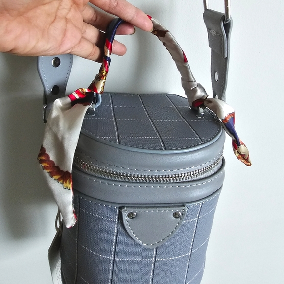 Funky Bucket Bag - Picture 4 of 4